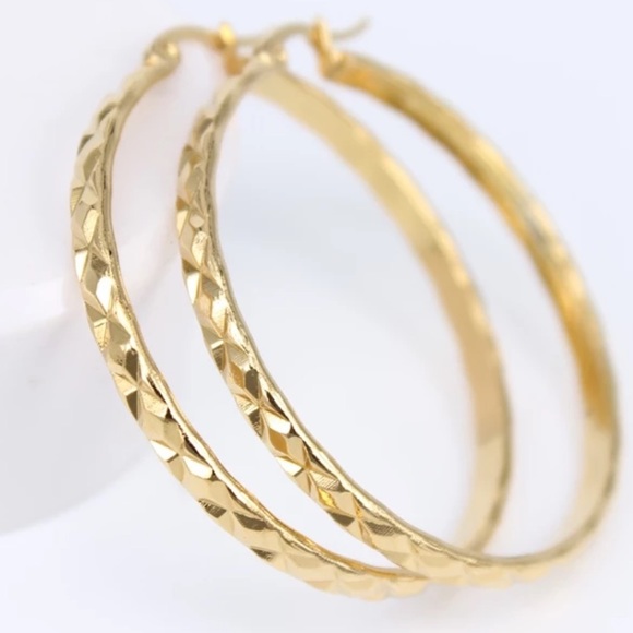 NEW 18 Yellow Gold Round Hoop Earrings - Picture 4 of 6
